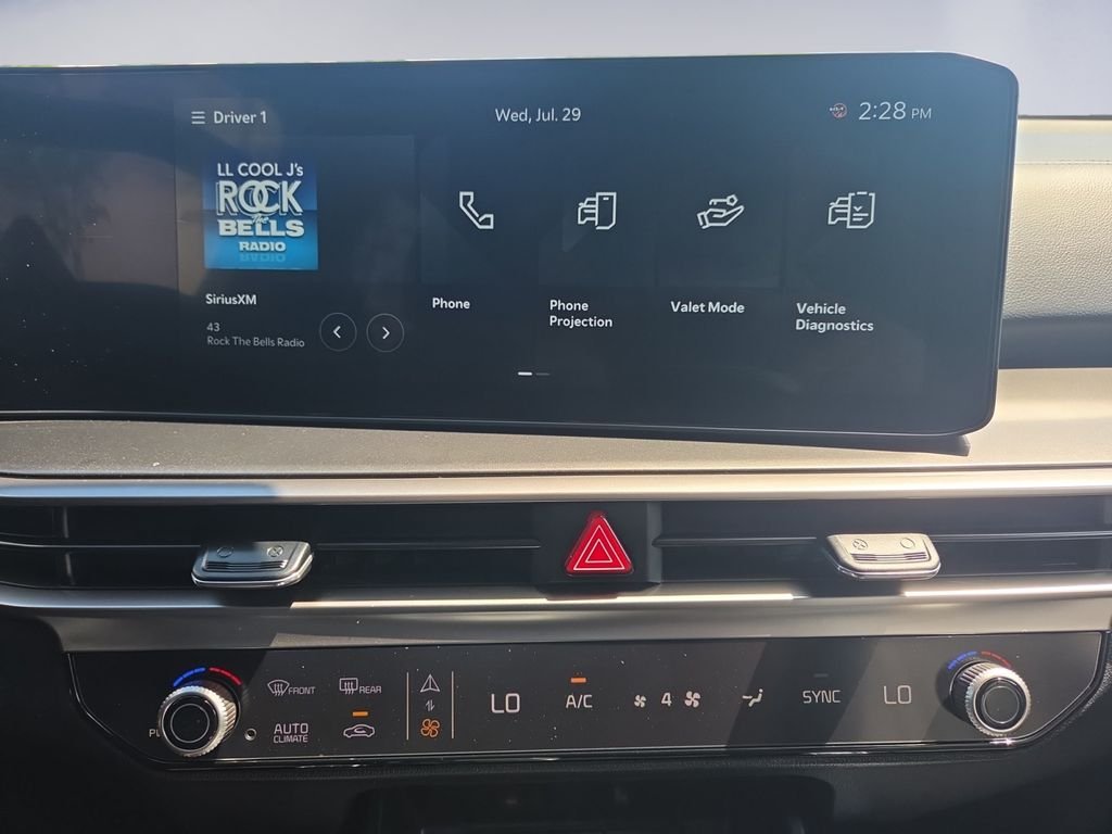 Used 2025 White Kia X-Line EX image 12