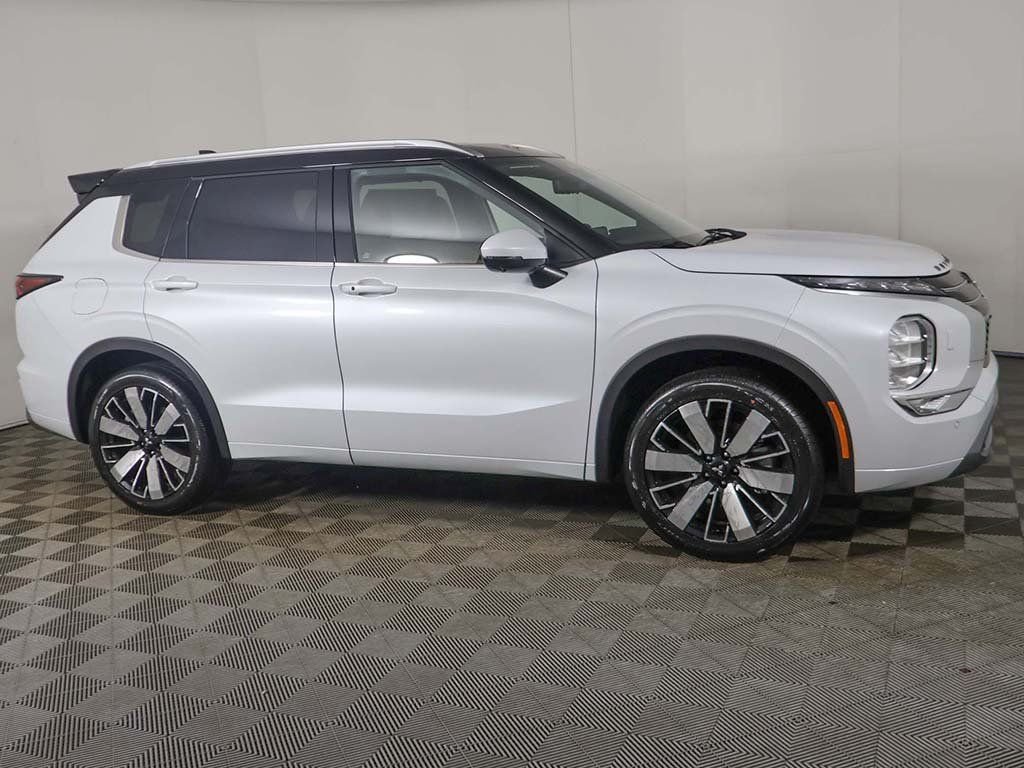 New 2026 White Mitsubishi SEL image 24