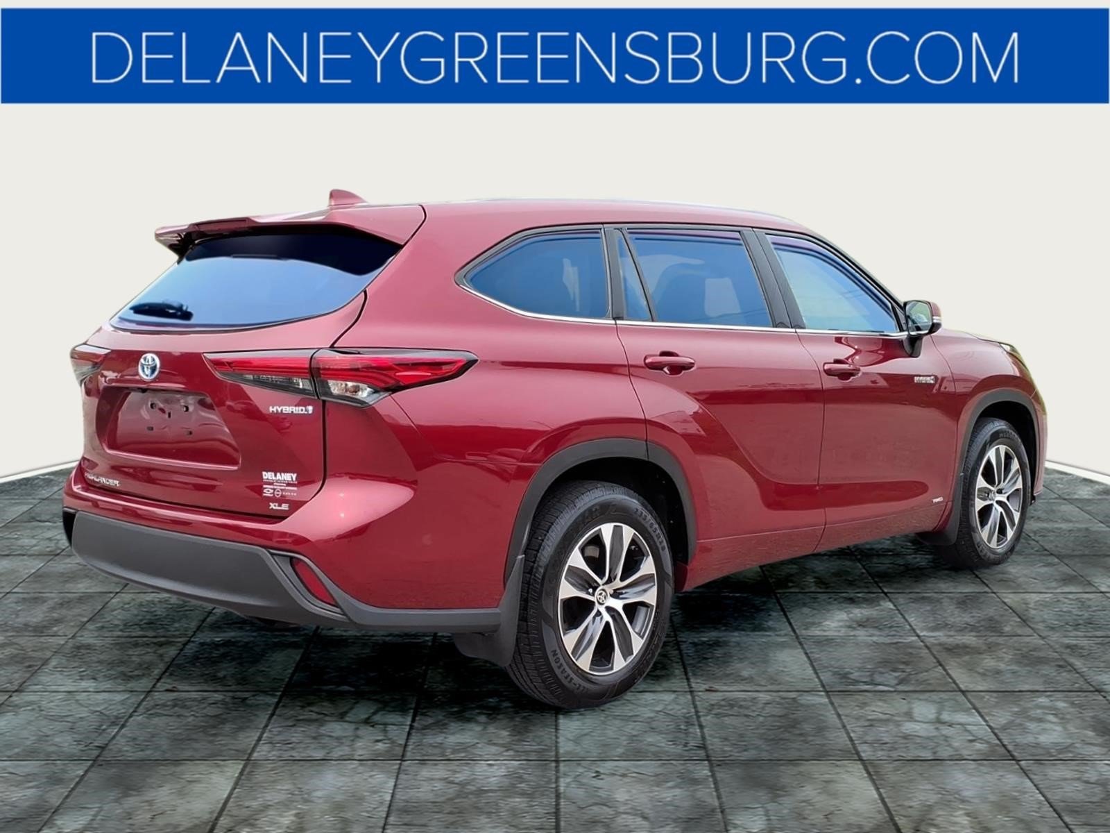 Used 2021 Ruby Flare Pearl Toyota XLE image 3