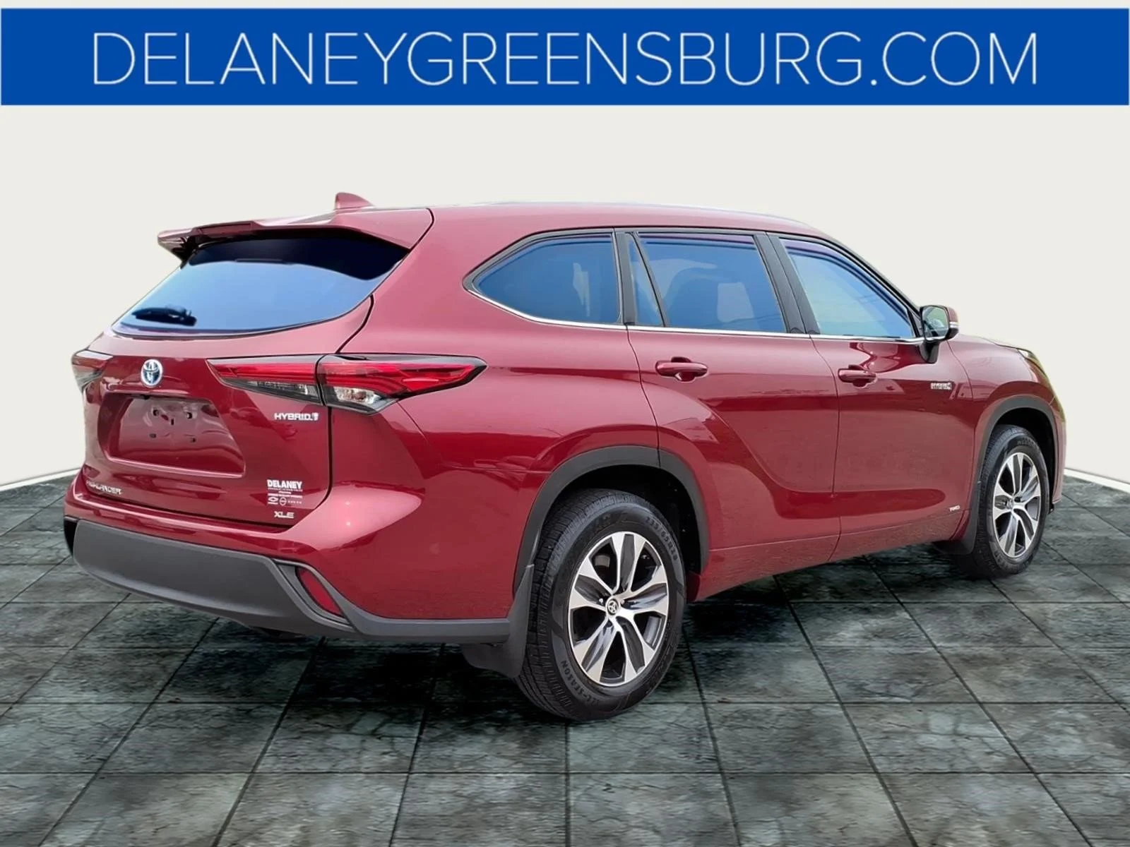 Used 2021 Ruby Flare Pearl Toyota XLE image 3