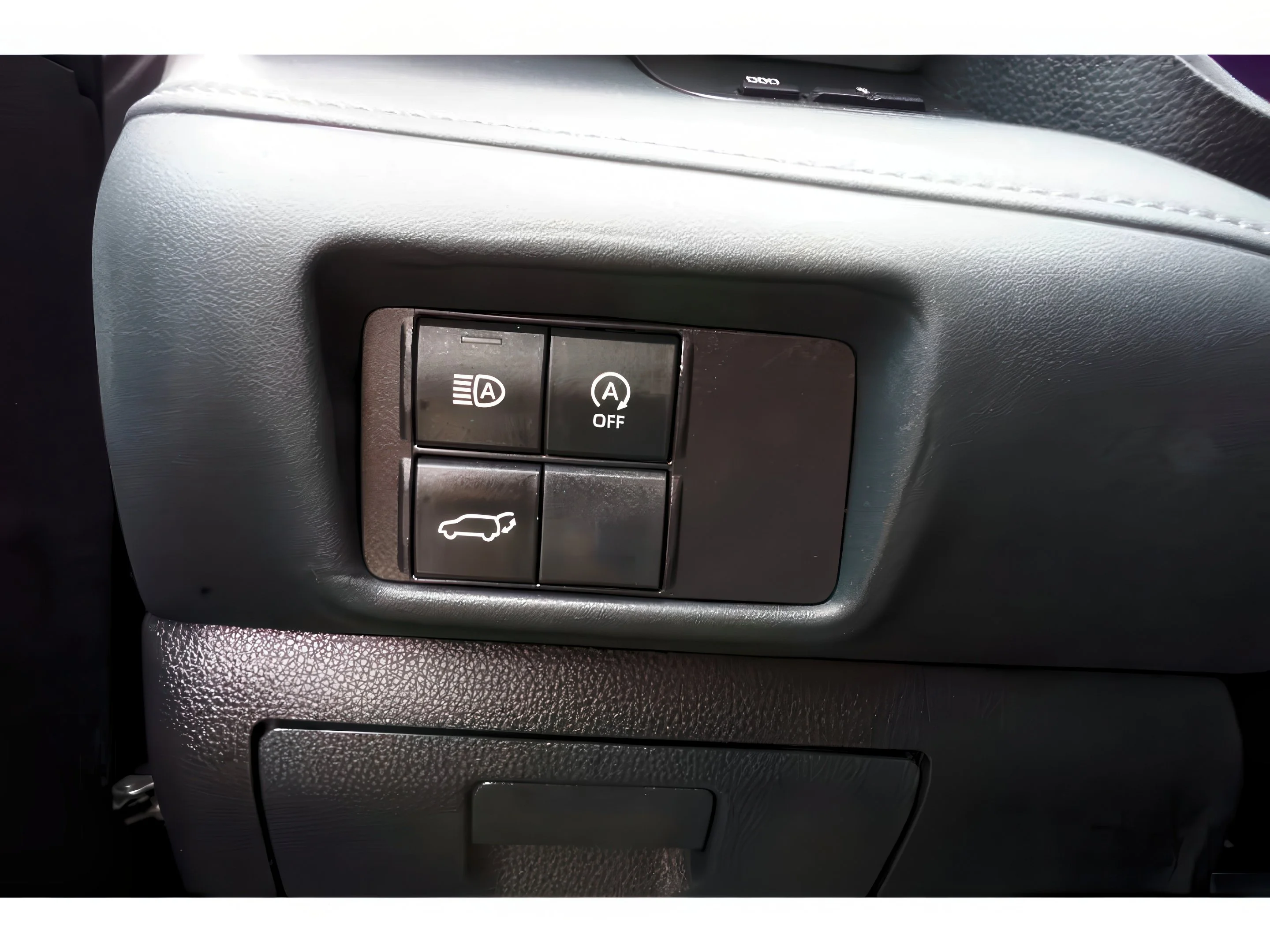 2024 Toyota Highlander LE - Photo 14