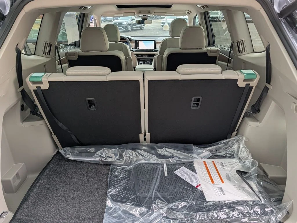 New 2026 Silver Volkswagen 2.0T SE w/Technology image 16