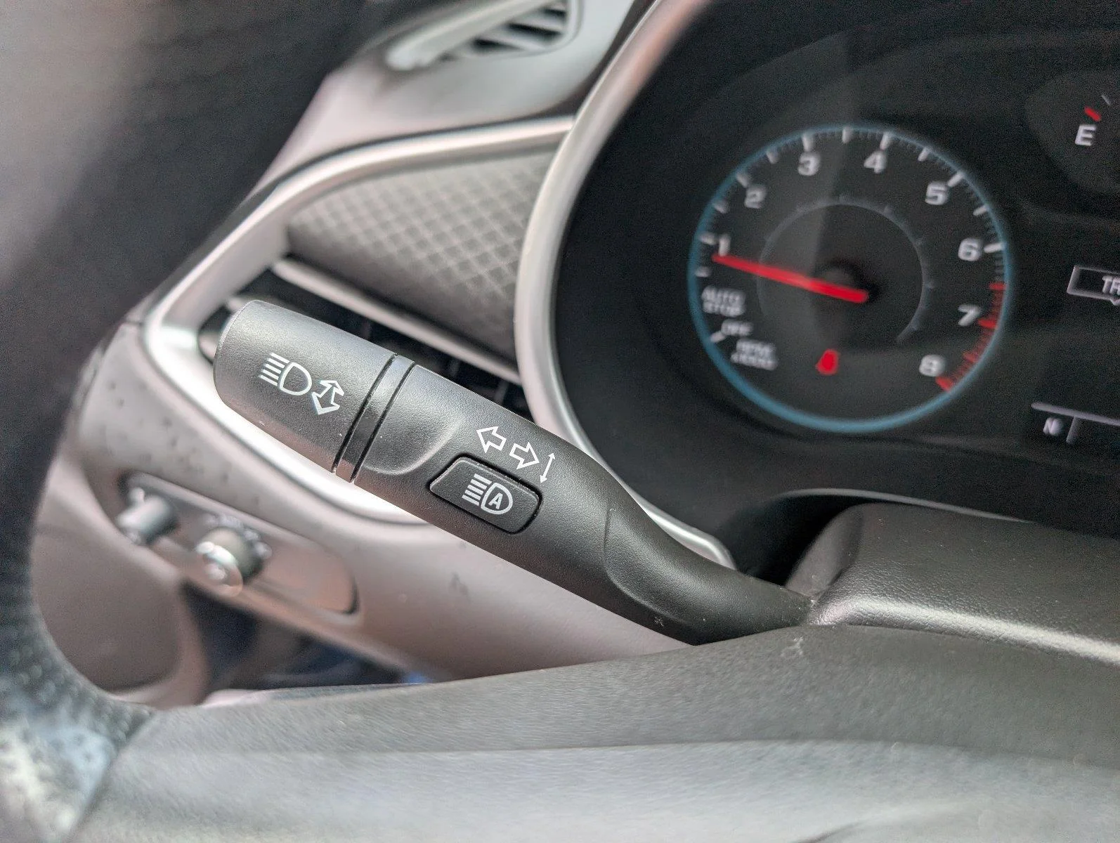 Used 2025 Lakeshore Blue Metallic Chevrolet LT image 26
