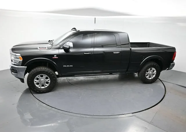 Used 2022 Diamond Black Crystal Pearlcoat Ram Laramie image 32