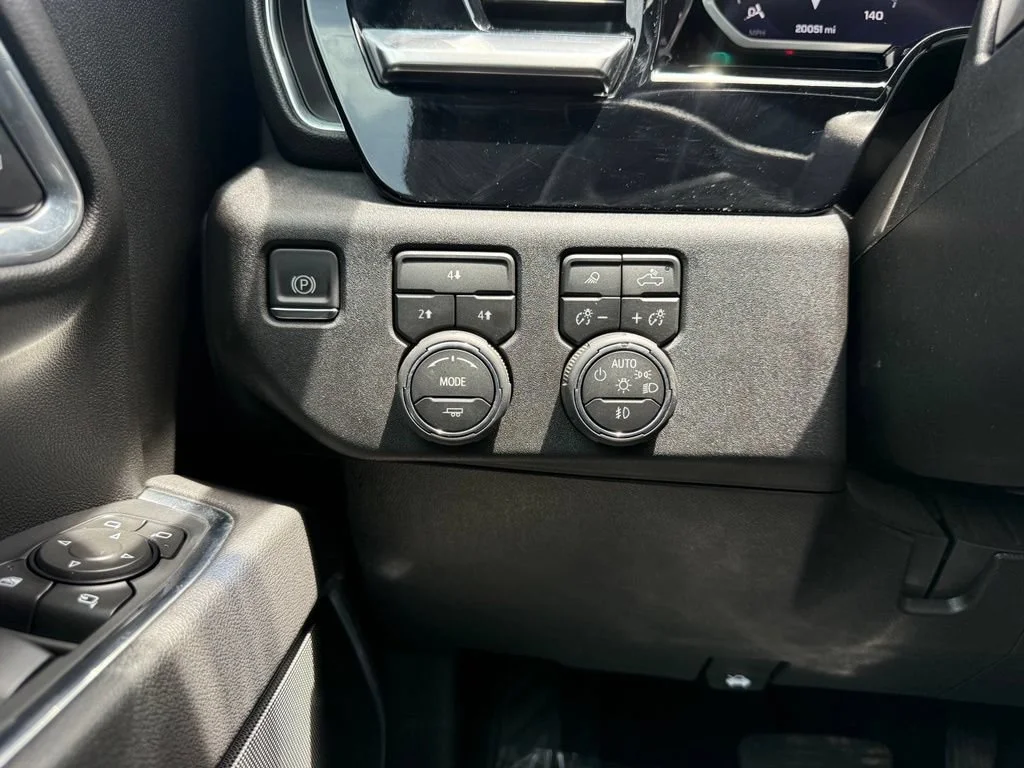 Used 2026 Summit White Chevrolet LT DRW image 19