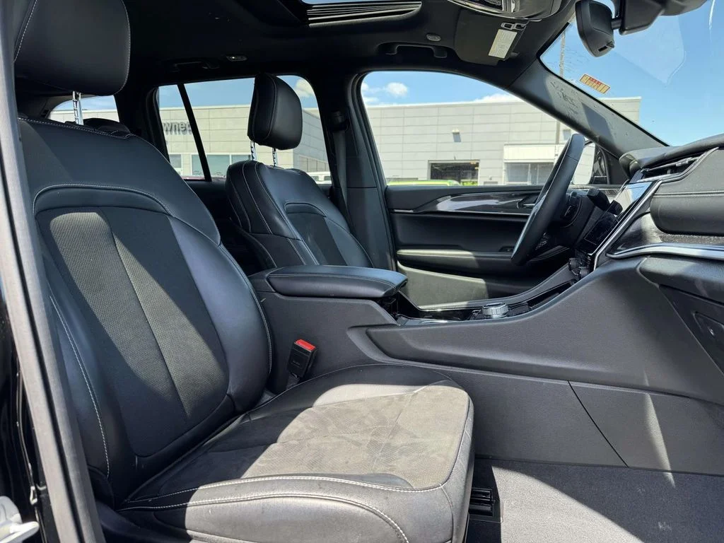 Used 2023 Black Jeep Altitude X image 14