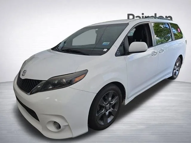 2015 Toyota Sienna SE V6 8-Passenger's photo