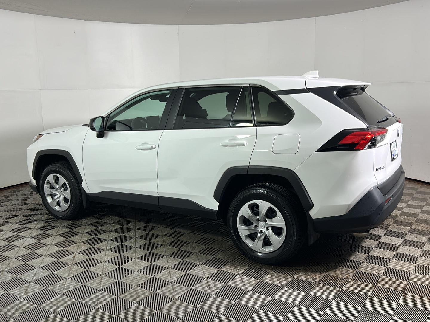 Used 2023 Ice Cap Toyota LE image 11