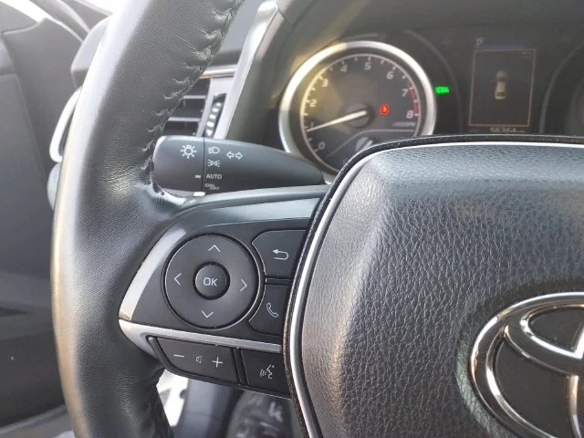 Used 2022 White Toyota LE image 20