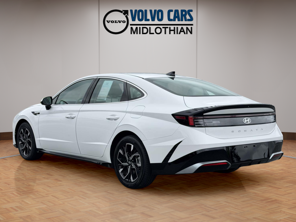Used 2024 White Hyundai SEL image 21