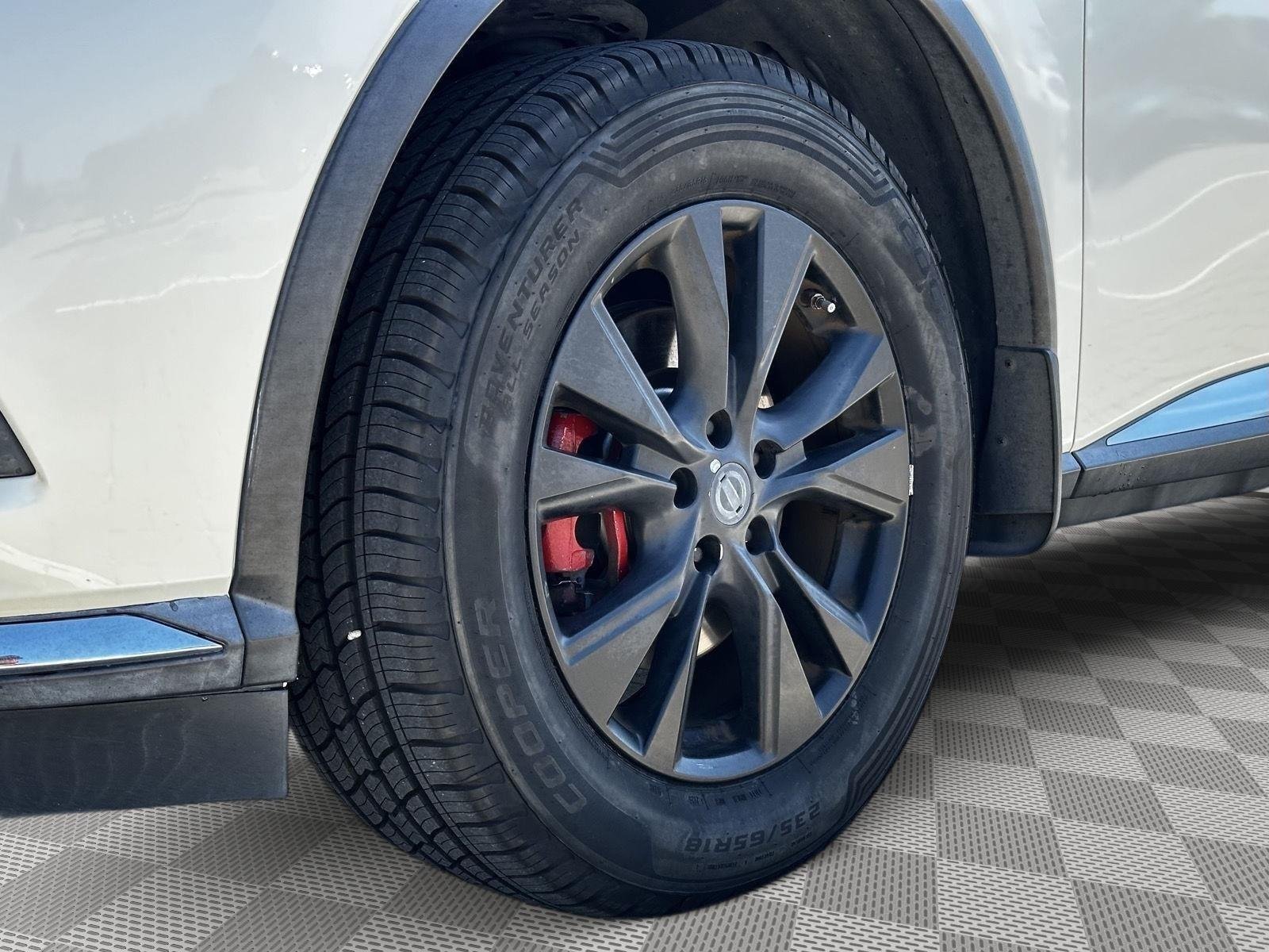 Used 2016 Pearl White Nissan SL image 8