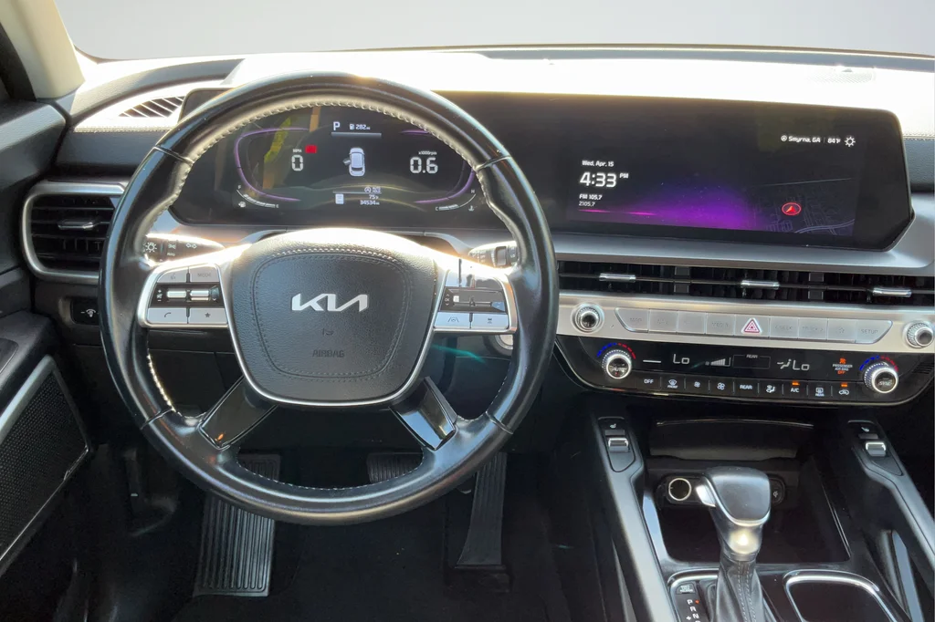 Used 2023 Green Kia S image 13