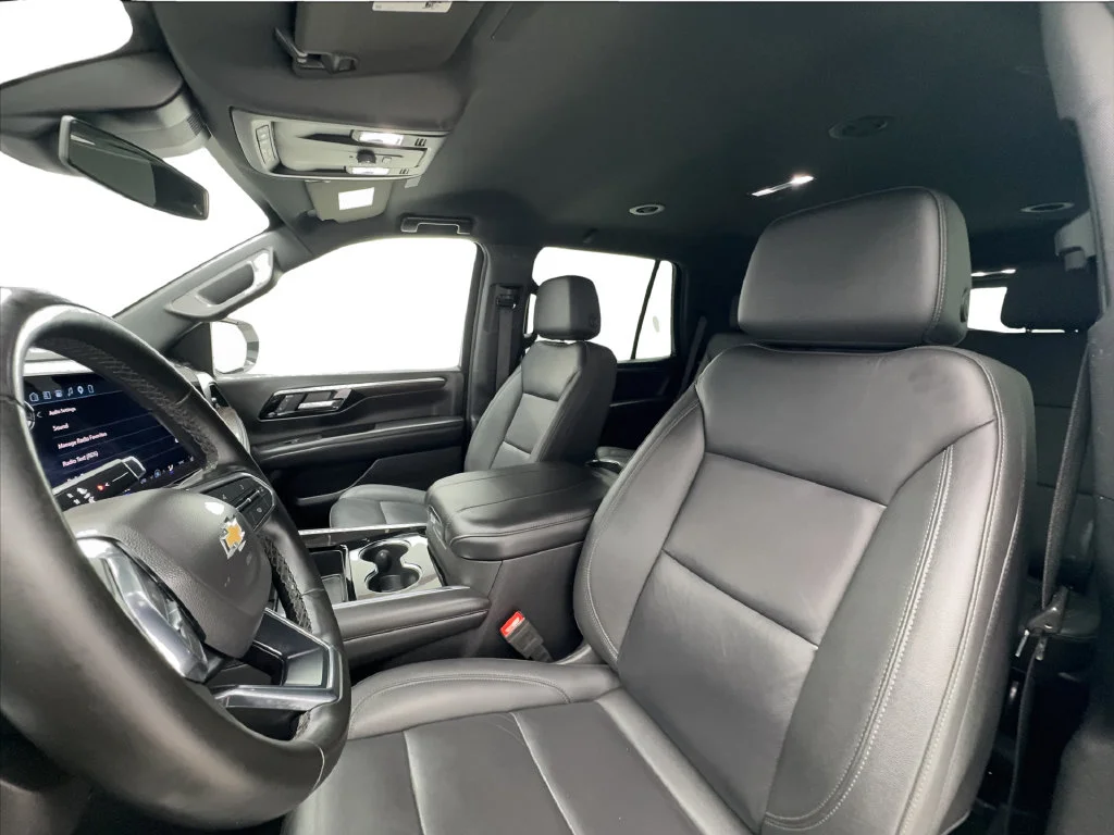 Used 2025 White Chevrolet LT image 25