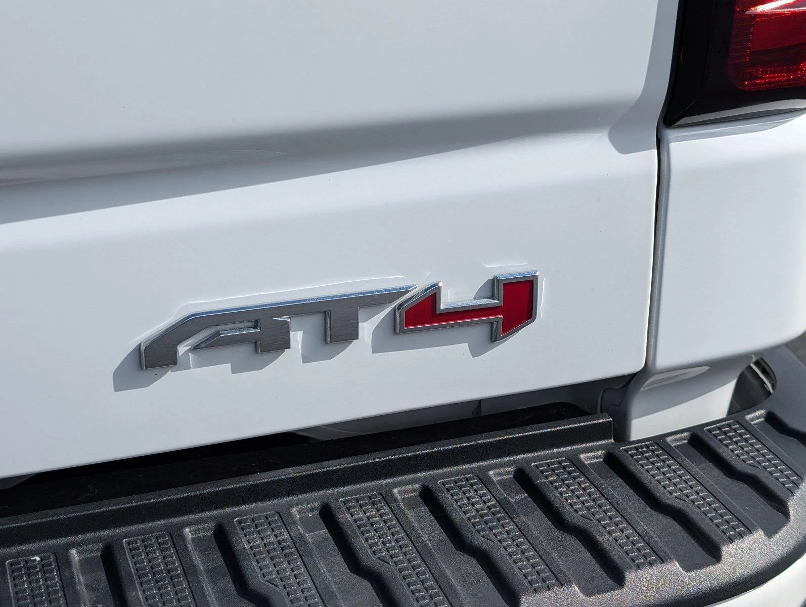 Used 2025 Summit White GMC AT4 image 5