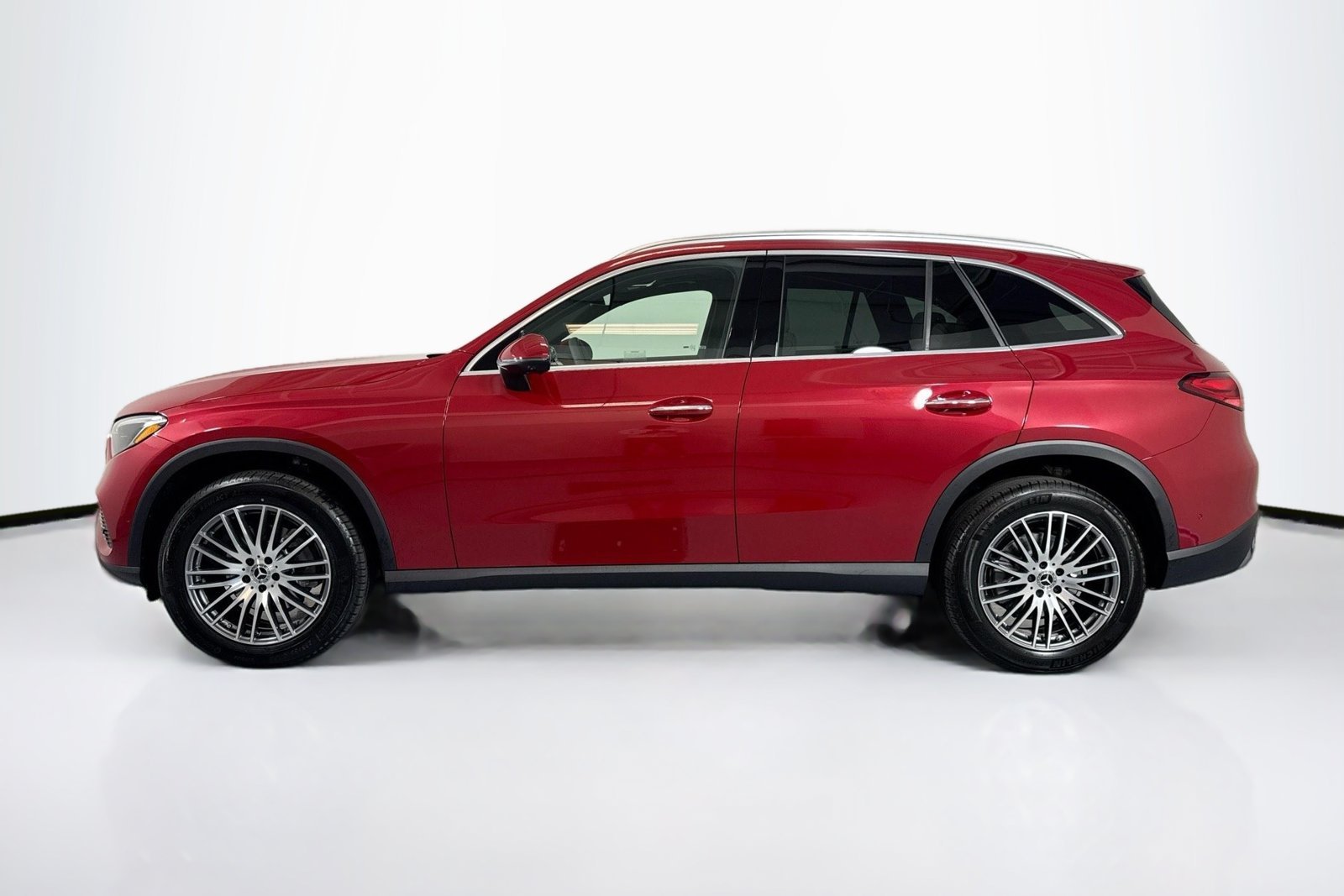 New 2026 Manufaktur Patagonia Red Metallic Mercedes-Benz GLC 300 image 8