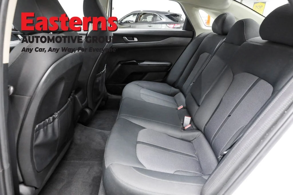 Used 2023 White Kia LXS image 21