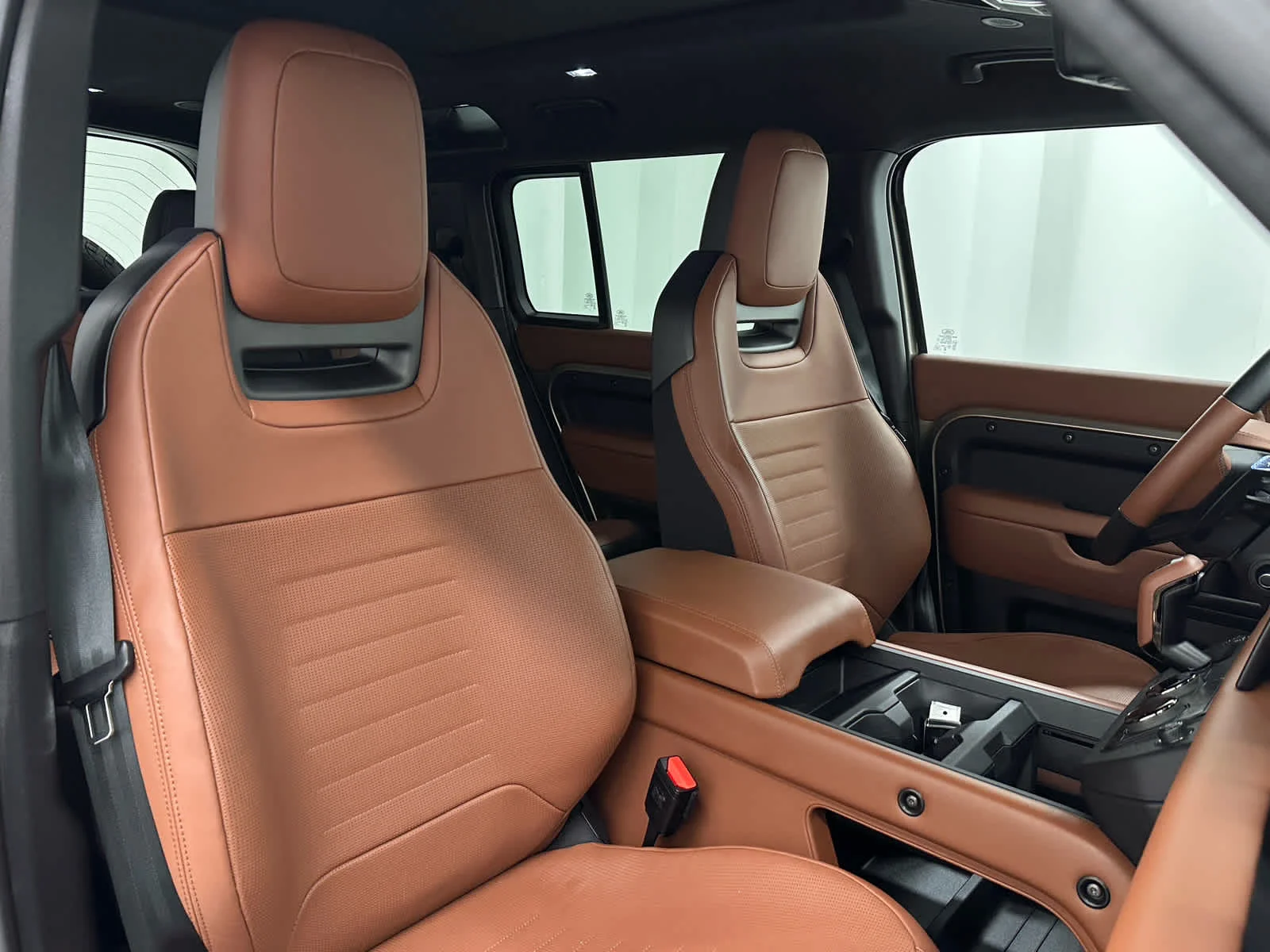 Used 2025 Petra Copper Premium Metallic Land Rover OCTA image 19