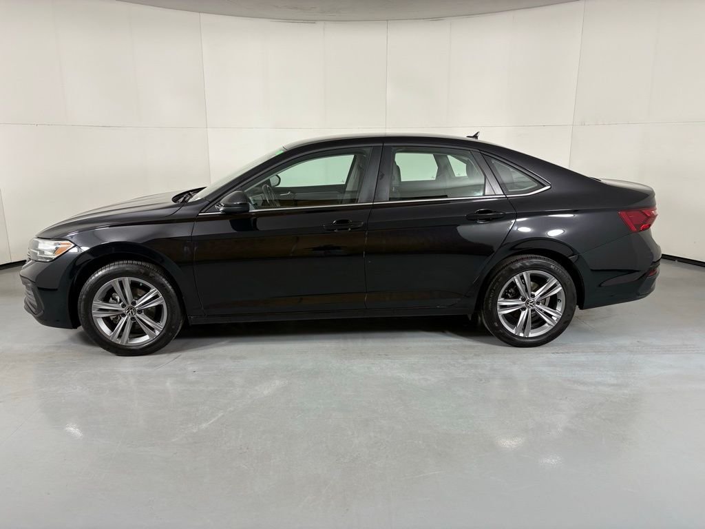 Used 2024 Black Volkswagen 1.5T SE image 5