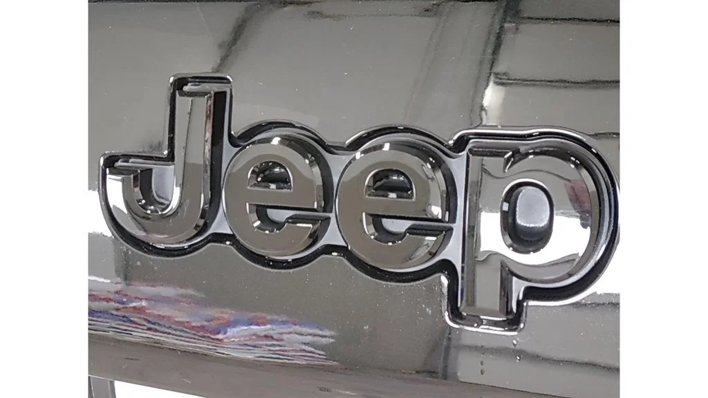 Used 2023 Black Jeep Altitude image 33