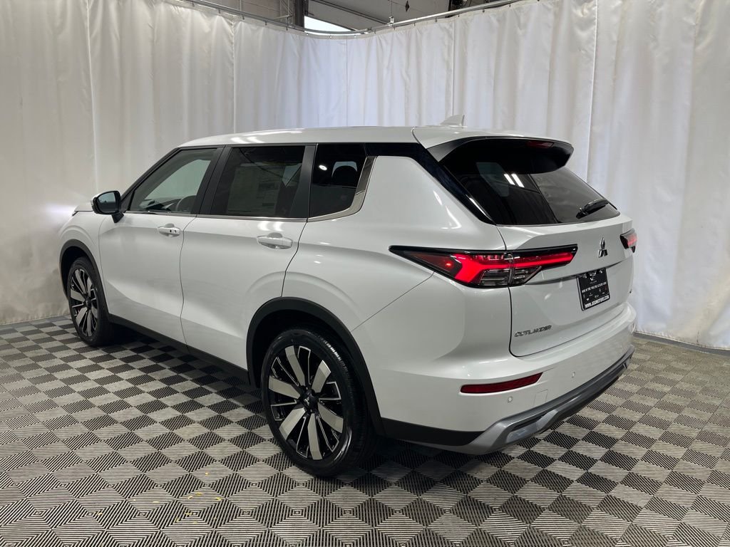 2026 Mitsubishi Outlander SE