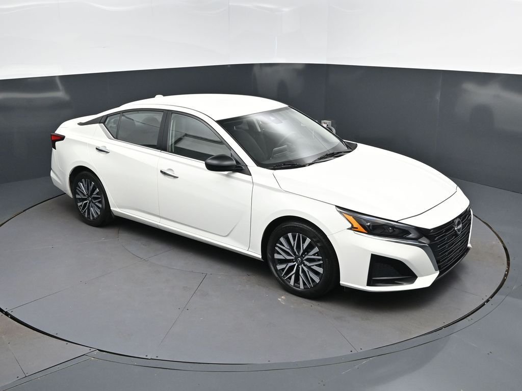 2025 Nissan Altima SV - Photo 35