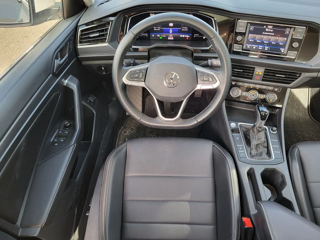 Used 2022 Oryx White Pearl Volkswagen SE w/ Sunroof image 23