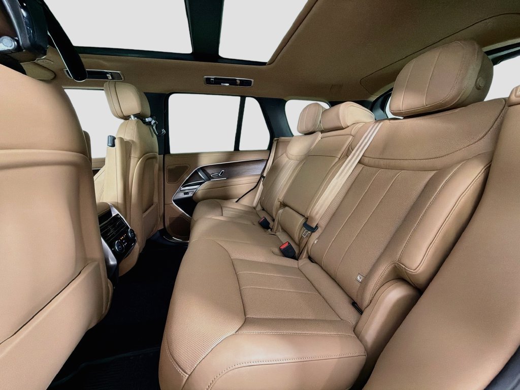 New 2027 Belgravia Green Land Rover SE image 26