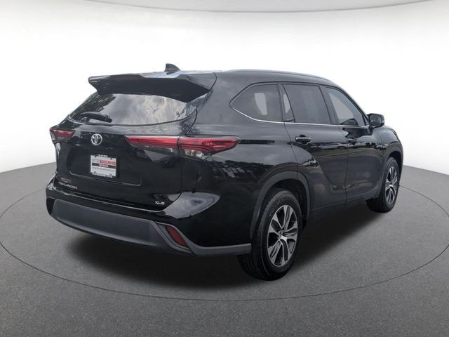 Used 2022 Black Toyota XLE image 5