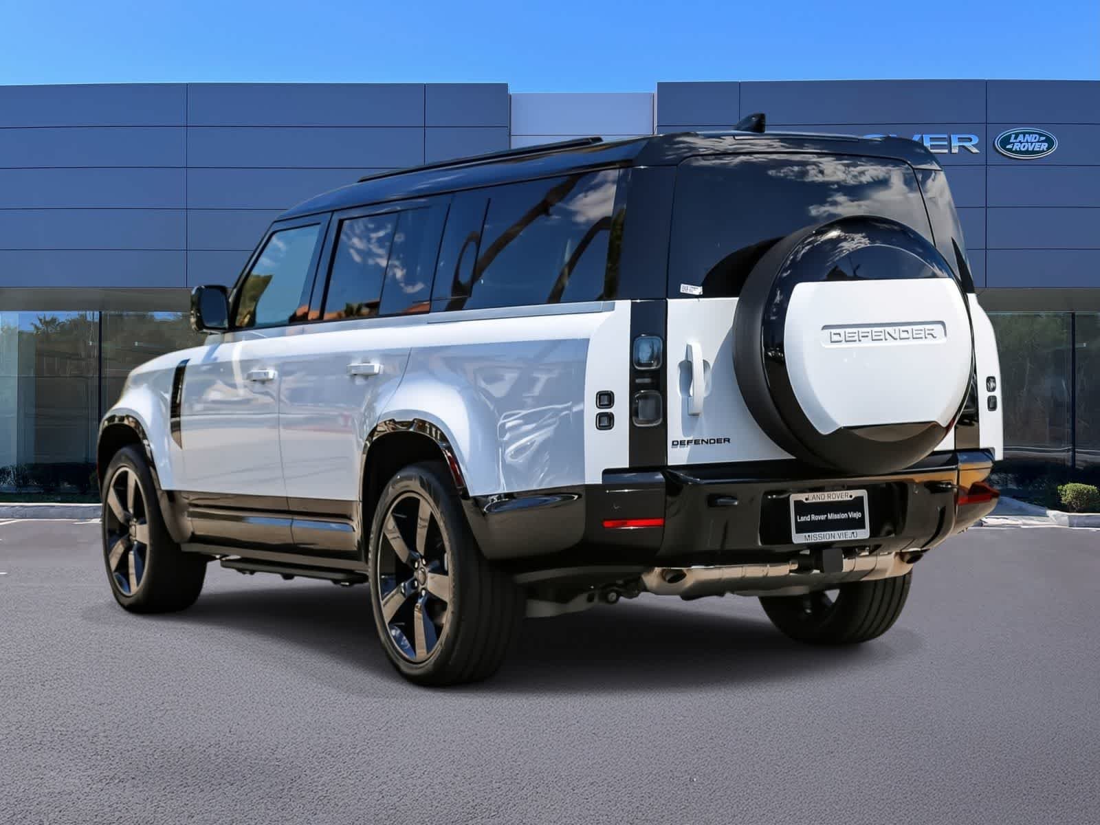 New 2026 Fuji White Land Rover X-Dynamic SE image 6