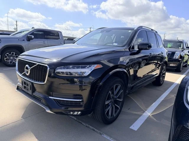 Used 2018 Black Volvo T5 Momentum image 2