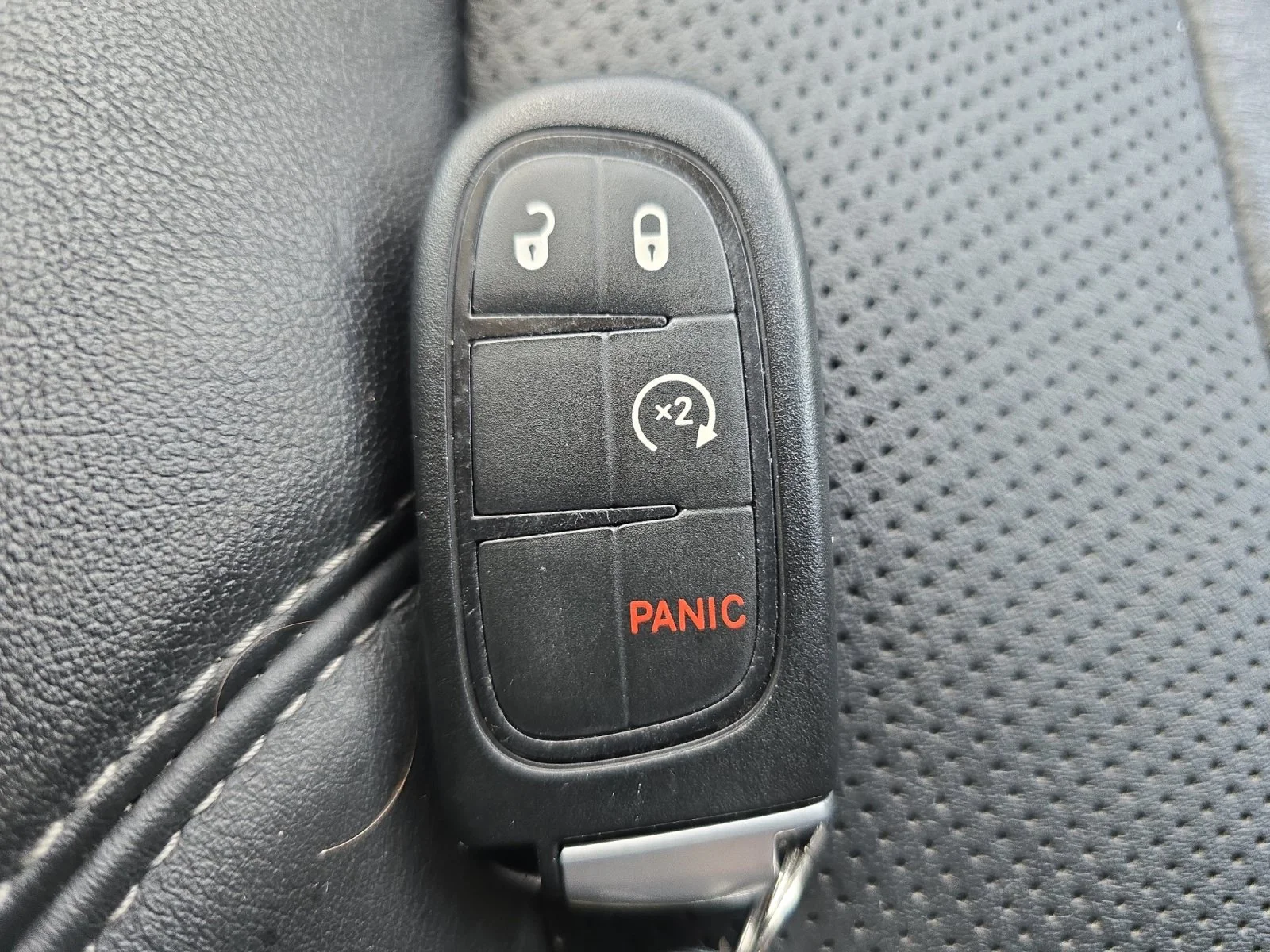 Used 2021 Bright White Clearcoat Jeep Latitude Lux image 28