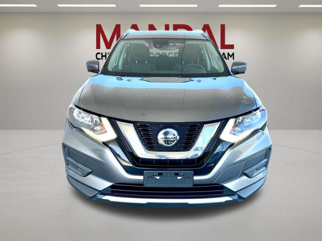 Used 2020 Gray Nissan SV image 2