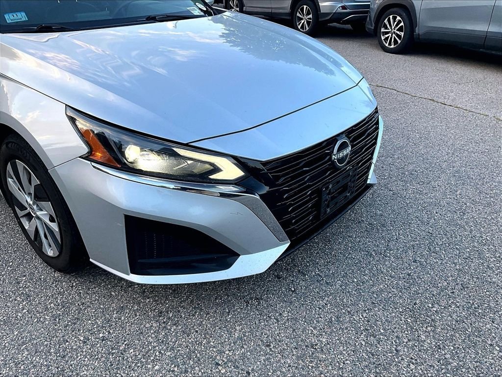 Used 2023 Silver Nissan 2.5 S image 8
