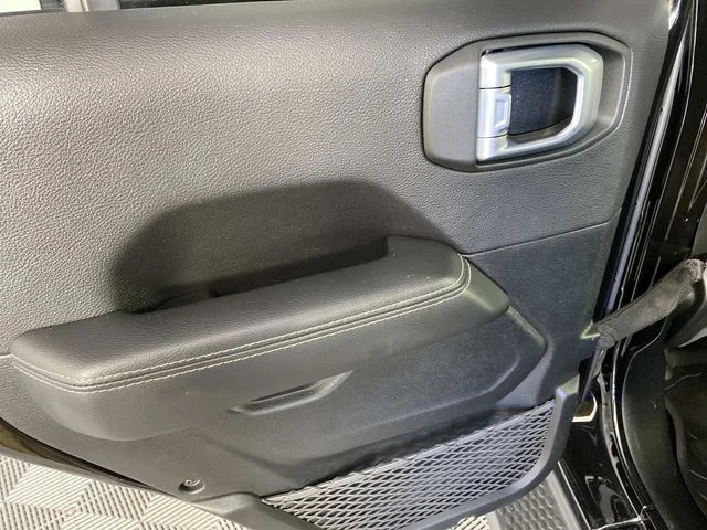 Used 2022 Black Jeep Unlimited Sahara image 26