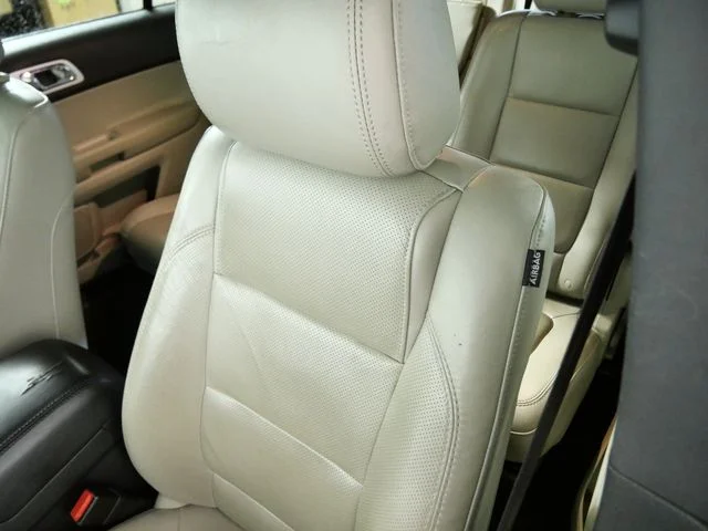 Used 2011 White Ford Limited image 19