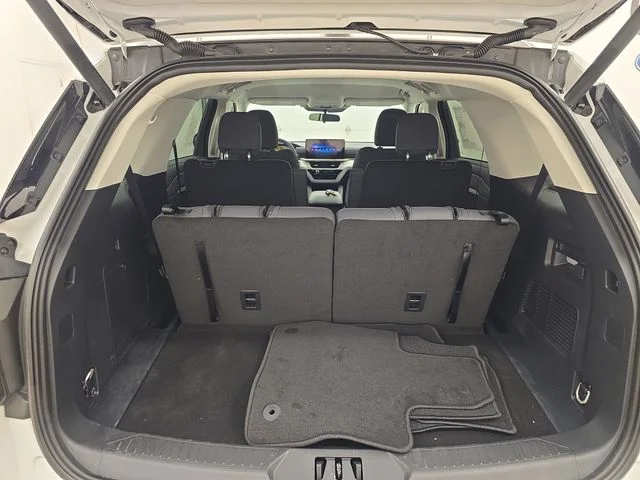 New 2026 Star White Metallic Tri-Coat Ford Active image 17