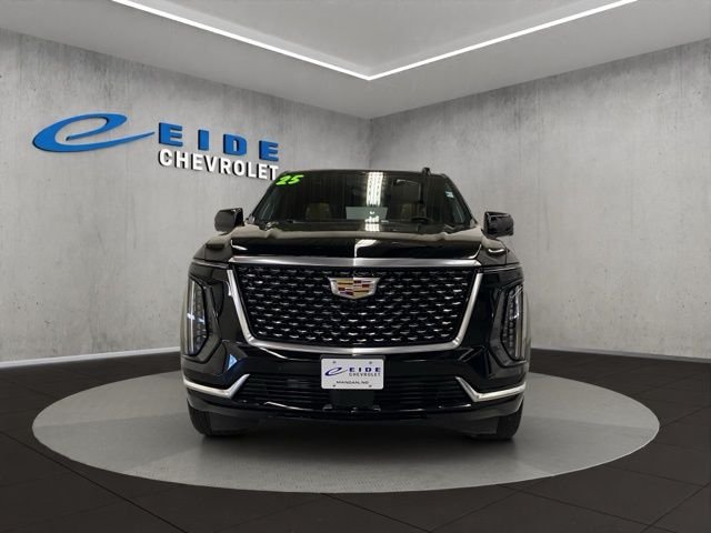 Used 2025  Cadillac Premium Luxury image 11