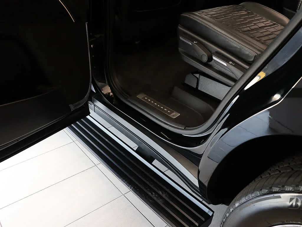 Used 2021 BLACK RAVEN Cadillac Sport Platinum image 32