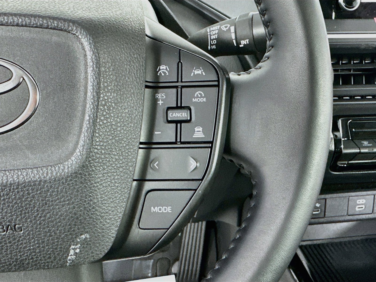 2026 Toyota Prius LE - Photo 15