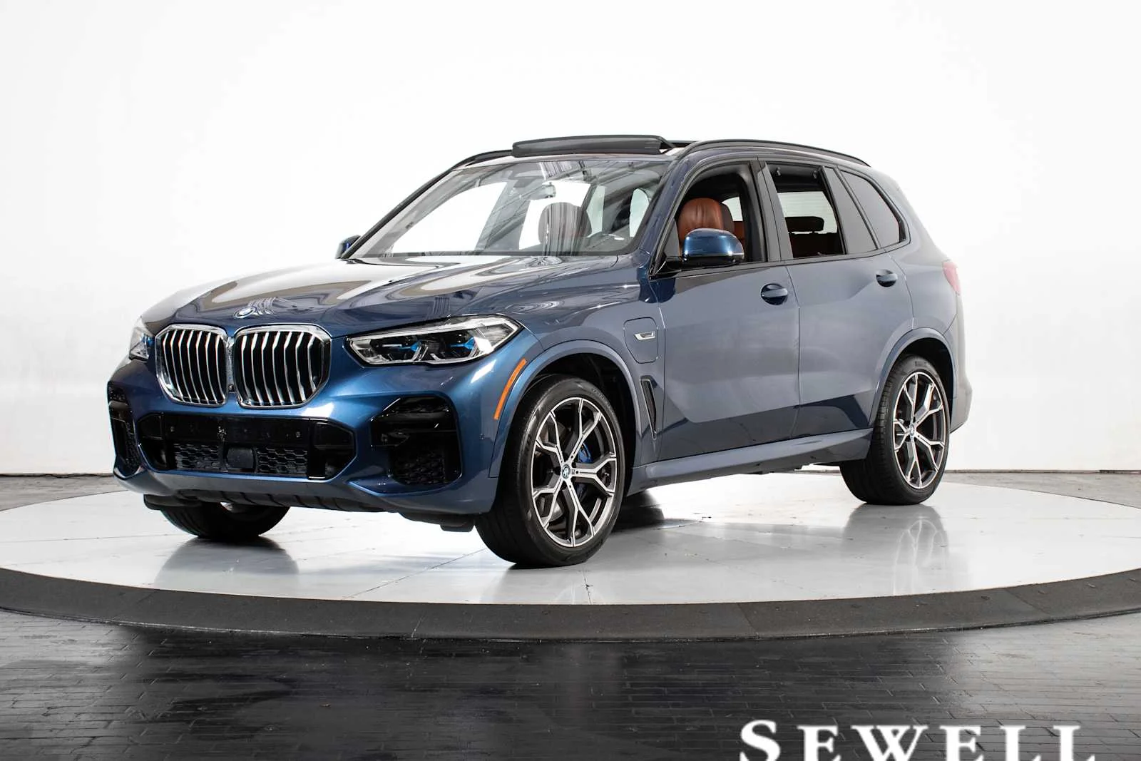2022 BMW X5 xDrive45e's photo