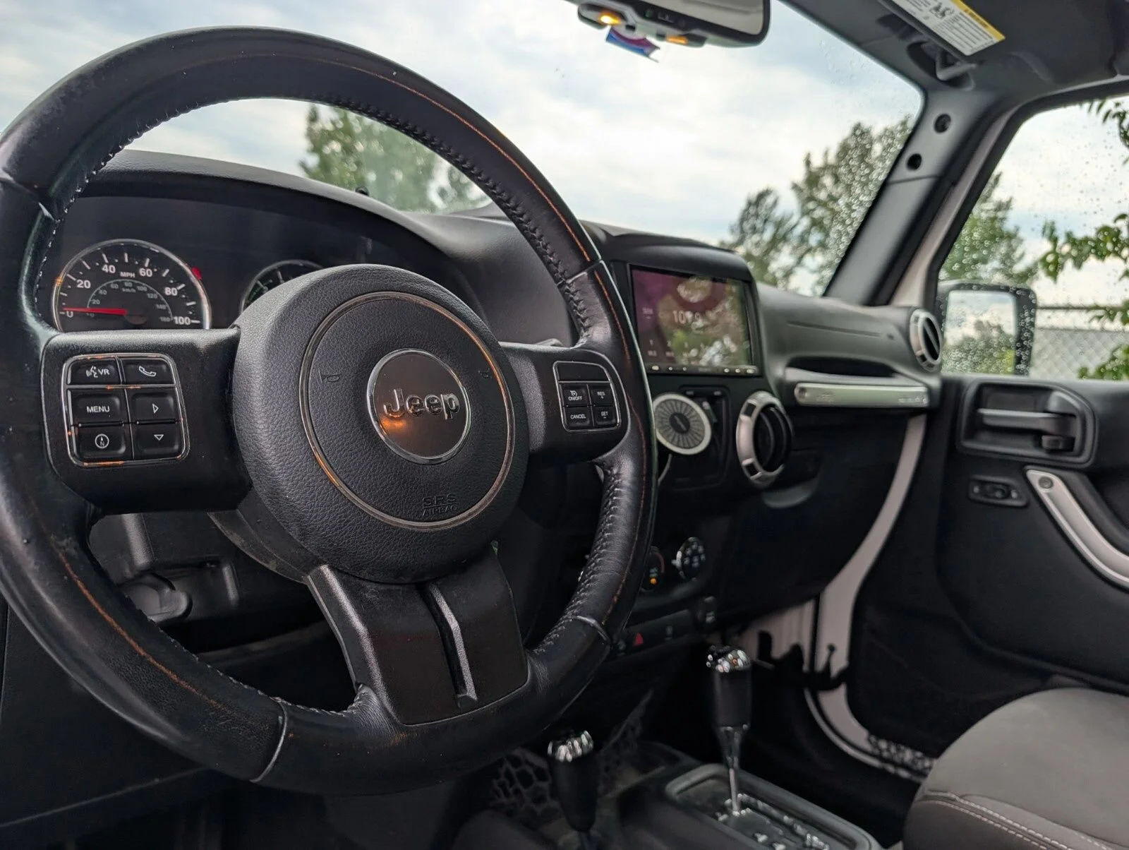 Used 2018 White Jeep Sahara 4x4 image 23