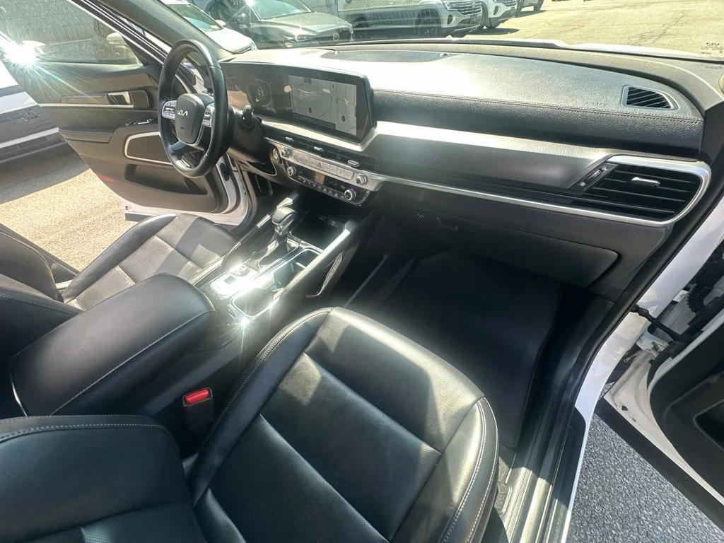 Used 2024 White Kia LX image 33