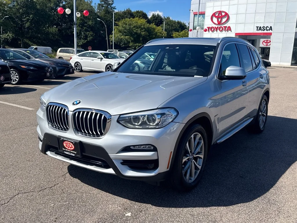 Used 2019 Silver BMW xDrive30i image 3