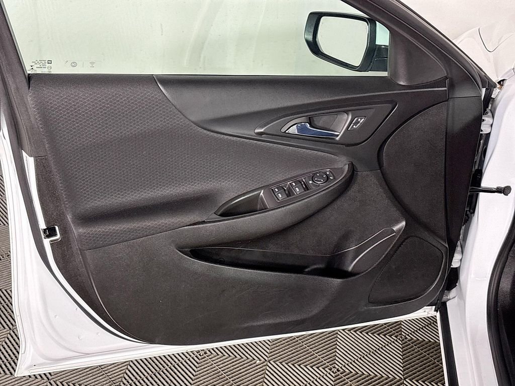 Used 2023 White Chevrolet LT image 10