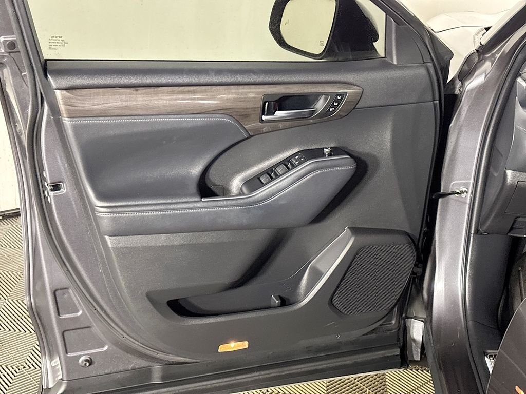 Used 2022 Gray Toyota Platinum image 10