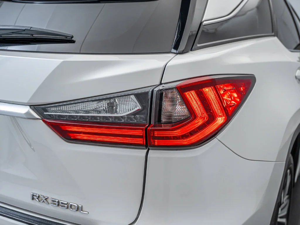 Used 2019 Eminent White Pearl Lexus 350L image 9