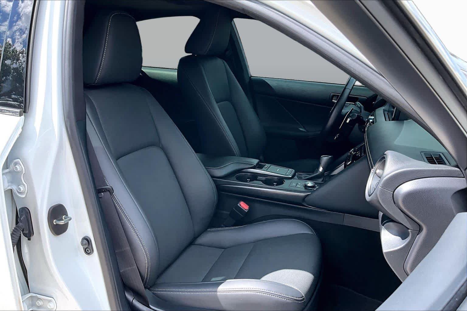Used 2024 Ultra White Lexus F SPORT Design image 9
