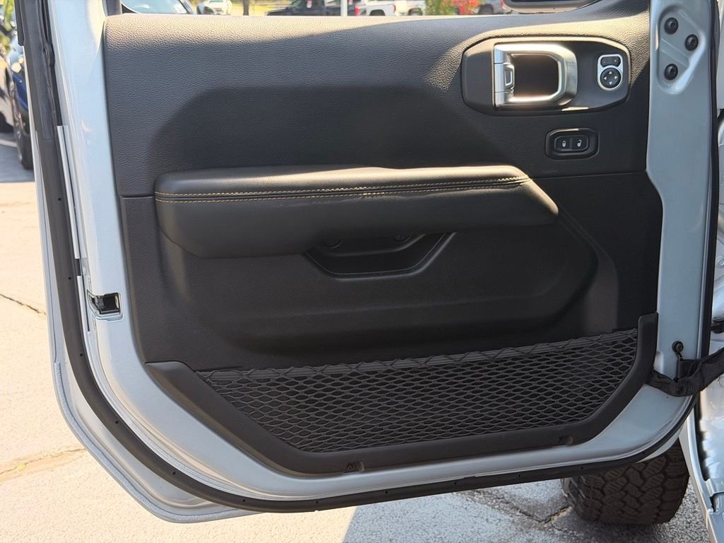 Used 2024 Silver Jeep Sahara image 23