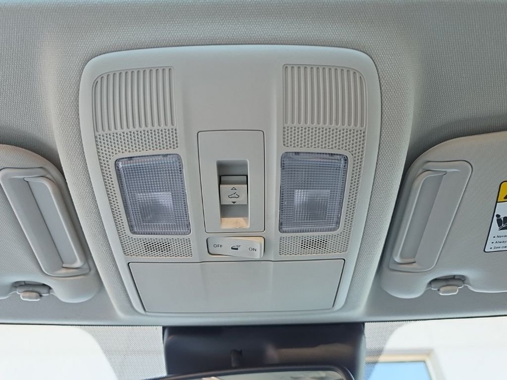 Used 2015 White Mazda Grand Touring image 19