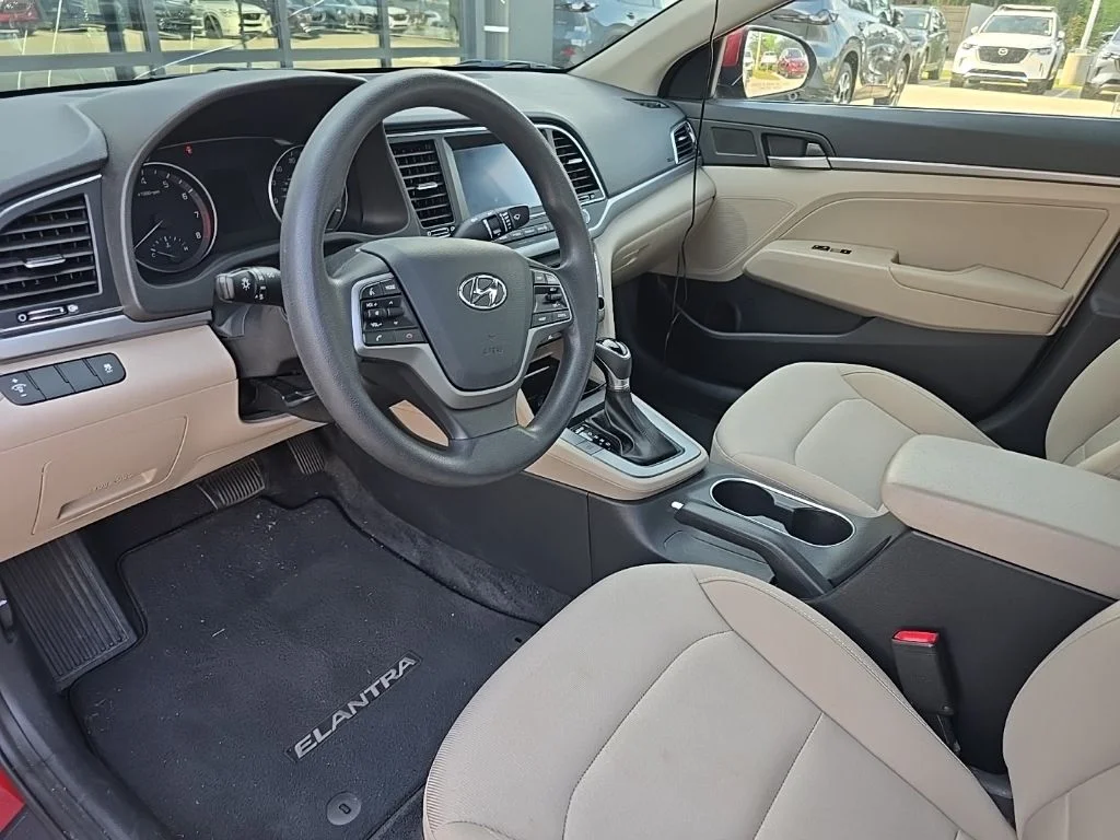 Used 2017 Red Hyundai SE image 9